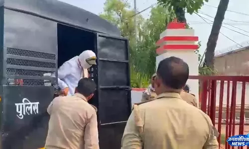 Jaunpur में सनसनीखेज केस, मुख्य आरोपी ने किया आत्मसमर्पण Jaunpur में सनसनीखेज केस, मुख्य आरोपी ने किया आत्मसमर्पण