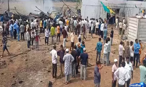 Kapadvanj पटाखा फैक्ट्री विस्फोट में मजदूर की मौत, मालिक फरार Kapadvanj पटाखा फैक्ट्री विस्फोट में मजदूर की मौत, मालिक फरार