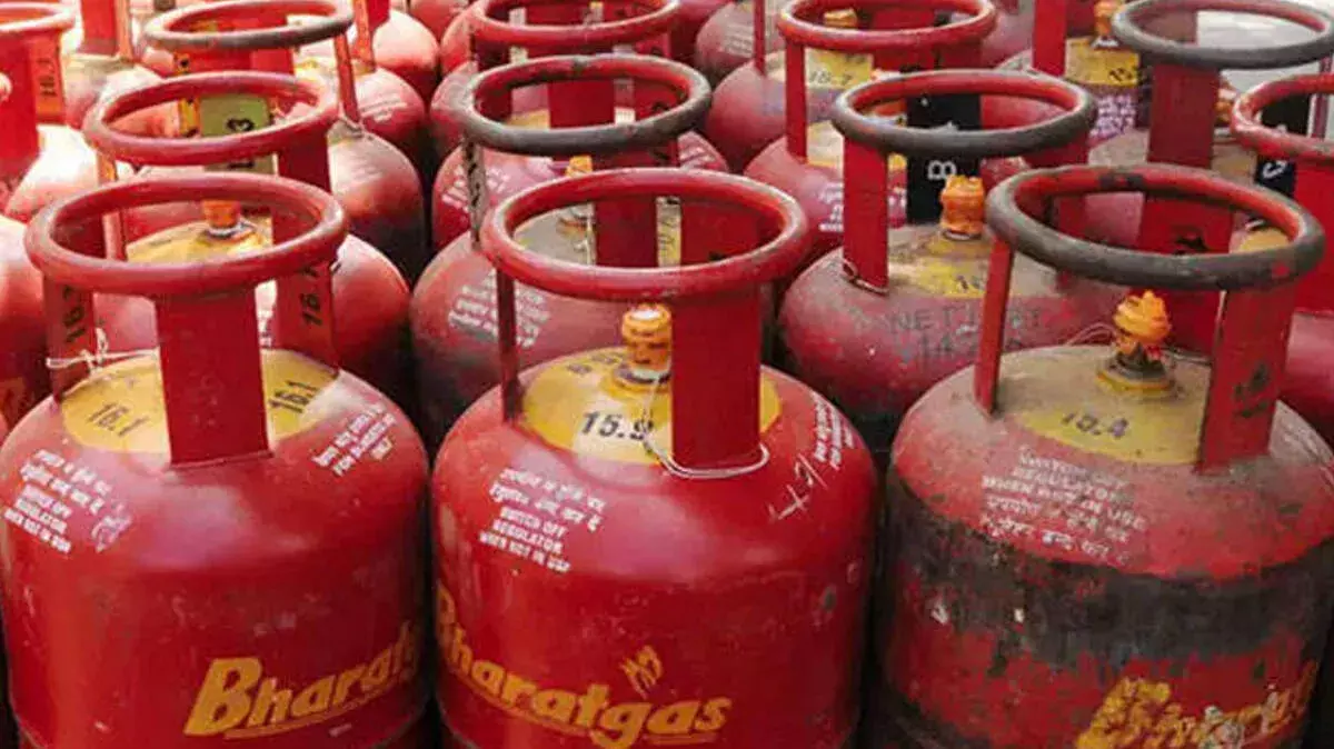 LPG सिलेंडरों के दाम में ₹183 की भारी कटौती, कैटरर्स को मिला दिलासा