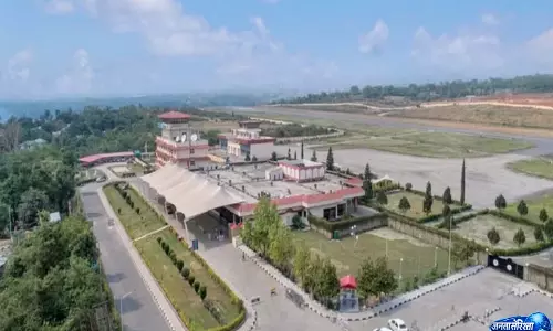 32 हवाई अड्डों पर नागरिक उड़ानें 14 मई तक बंद, Airlines को वैकल्पिक रूट अपनाने के निर्देश 32 हवाई अड्डों पर नागरिक उड़ानें 14 मई तक बंद, Airlines को वैकल्पिक रूट अपनाने के निर्देश