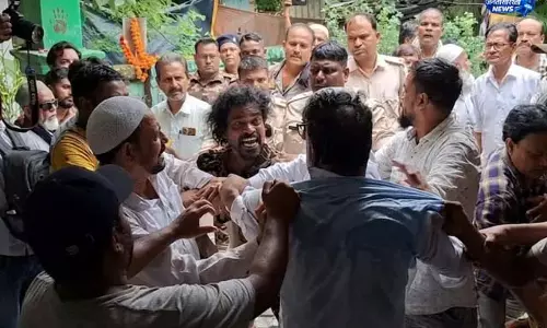 धनबाद में कमेटी विवाद से बिगड़ा माहौल