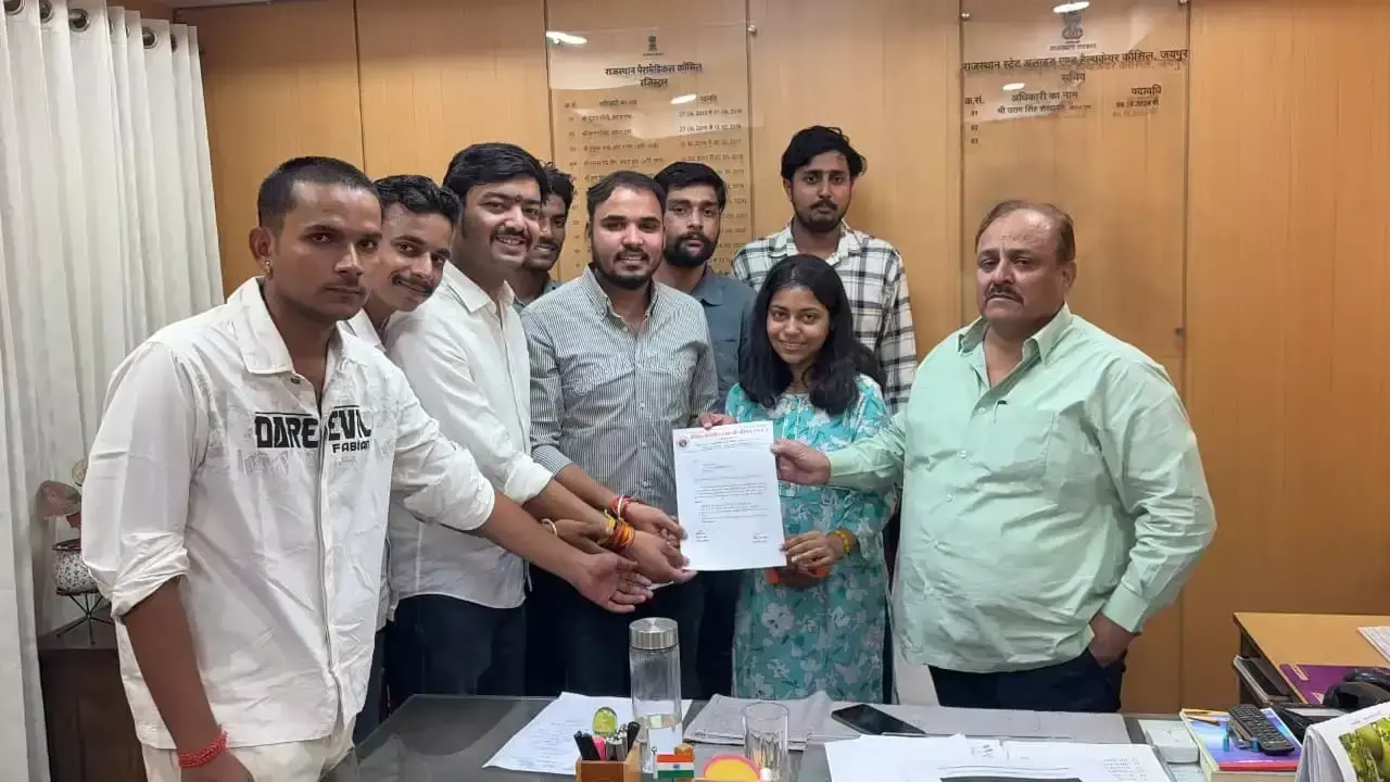 Jaipur: परीक्षा में कथित नकल के खिलाफ एबीवीपी का विरोध Jaipur: परीक्षा में कथित नकल के खिलाफ एबीवीपी का विरोध