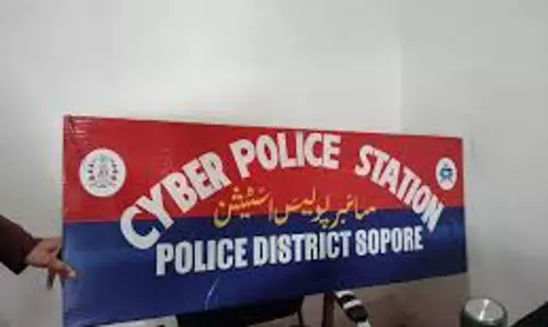 Sopore: साइबर अपराध के खिलाफ सोपोर पुलिस की बड़ी कार्रवाई Sopore: साइबर अपराध के खिलाफ सोपोर पुलिस की बड़ी कार्रवाई