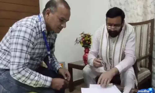 हरियाणा के CM नायब सिंह सैनी ने नारायणगढ़ में SIR गणना फॉर्म भरा हरियाणा के CM नायब सिंह सैनी ने नारायणगढ़ में SIR गणना फॉर्म भरा