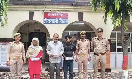 Bareilly में ठगी गैंग का पर्दाफाश, नकली जेवर देकर लाखों हड़पने वाले तीन गिरफ्तार Bareilly में ठगी गैंग का पर्दाफाश, नकली जेवर देकर लाखों हड़पने वाले तीन गिरफ्तार
