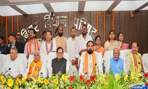पटना में नवनिर्वाचित MLCs के शपथ लेने के साथ ही तेजस्वी ने BJP-RSS को सत्ता से हटाने का संकल्प लिया पटना में नवनिर्वाचित MLCs के शपथ लेने के साथ ही तेजस्वी ने BJP-RSS को सत्ता से हटाने का संकल्प लिया