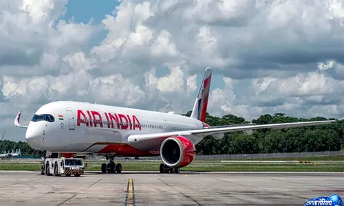 एयर इंडिया ने Mumbai-लंदन रूट पर नया बोइंग 787-9 तैनात किया, प्रीमियम इकोनॉमी क्लास शुरू की एयर इंडिया ने Mumbai-लंदन रूट पर नया बोइंग 787-9 तैनात किया, प्रीमियम इकोनॉमी क्लास शुरू की