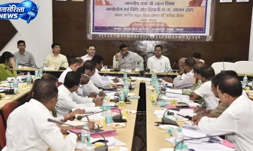 शिक्षा मंत्री गजेंद्र यादव ने बस्तर संभाग की शिक्षा व्यवस्था की समीक्षा की शिक्षा मंत्री गजेंद्र यादव ने बस्तर संभाग की शिक्षा व्यवस्था की समीक्षा की