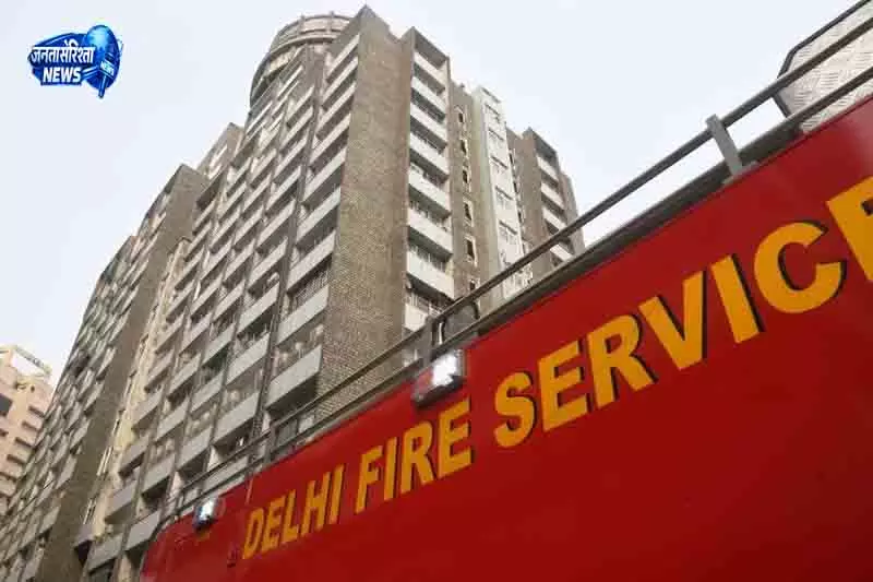 Delhi कनॉट प्लेस के परिक्रमा रेस्तरां में लगी आग, कोई हताहत नहीं Delhi कनॉट प्लेस के परिक्रमा रेस्तरां में लगी आग, कोई हताहत नहीं