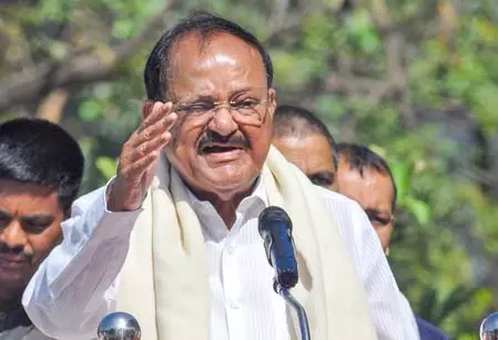 पूर्व उपराष्ट्रपति वेंकैया नायडू के जन्मदिन पर पीएम मोदी समेत कई भाजपा नेताओं ने दी शुभकामनाएं पूर्व उपराष्ट्रपति वेंकैया नायडू के जन्मदिन पर पीएम मोदी समेत कई भाजपा नेताओं ने दी शुभकामनाएं