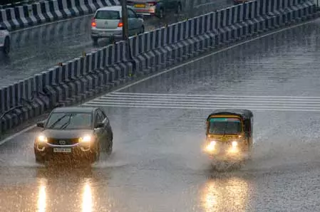 बंगाल की खाड़ी में बन रहा नया दबाव क्षेत्र, 3 जुलाई तक तमिलनाडु और पुडुचेरी में हो सकती है बारिश बंगाल की खाड़ी में बन रहा नया दबाव क्षेत्र, 3 जुलाई तक तमिलनाडु और पुडुचेरी में हो सकती है बारिश