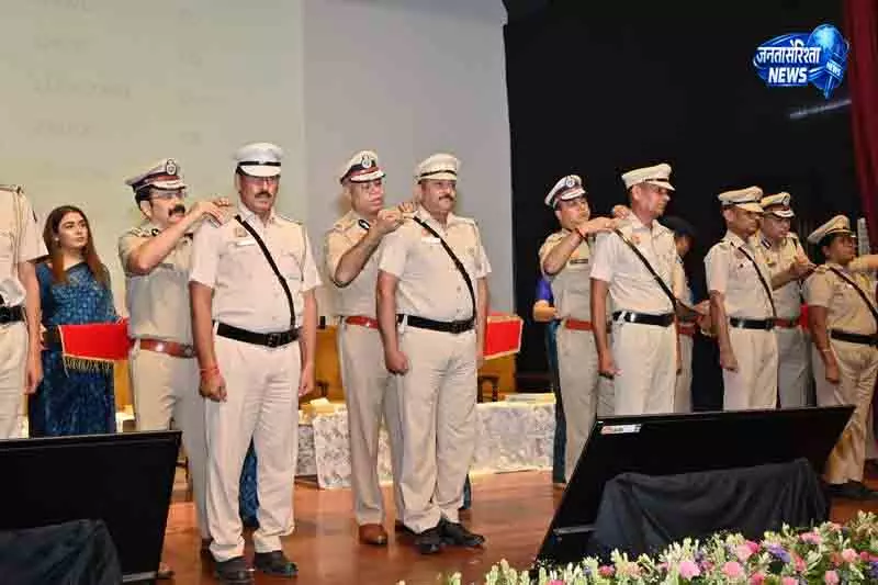 Delhi पुलिस ने 179 सेवानिवृत्त लोगों को मानद रैंक प्रदान की Delhi पुलिस ने 179 सेवानिवृत्त लोगों को मानद रैंक प्रदान की