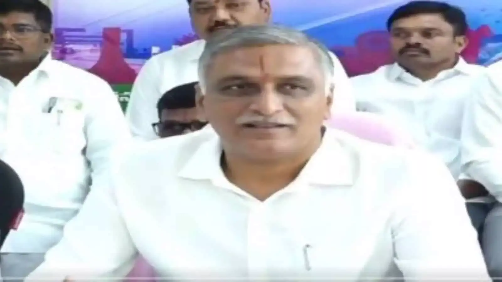 सिगाची ब्लास्ट पीड़ितों के परिवारों को मिले 1 करोड़ रुपये, हरीश राव ने उठाई मांग सिगाची ब्लास्ट पीड़ितों के परिवारों को मिले 1 करोड़ रुपये, हरीश राव ने उठाई मांग