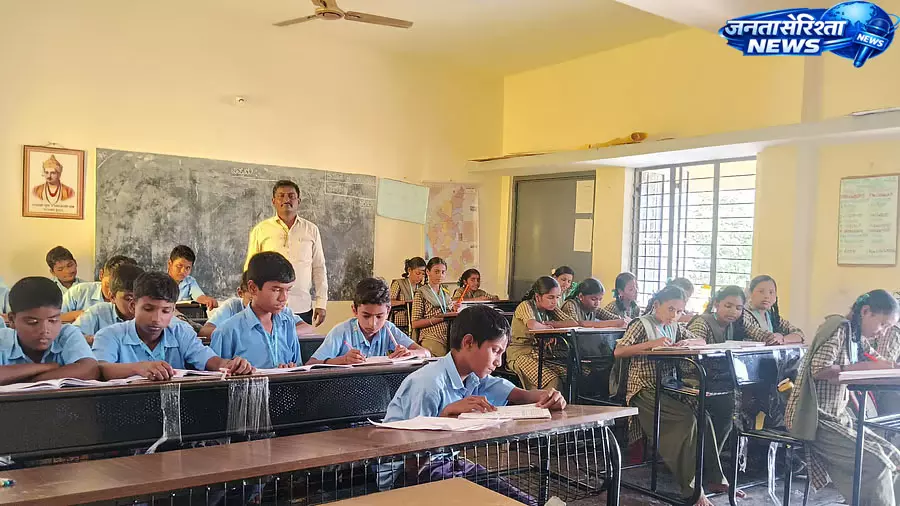 कर्नाटक में कन्नड़ भाषा कानून पर विवाद, CBSE स्कूलों में लागू करने को लेकर उठे सवाल कर्नाटक में कन्नड़ भाषा कानून पर विवाद, CBSE स्कूलों में लागू करने को लेकर उठे सवाल