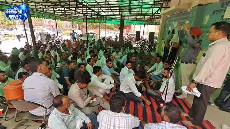 Sirsa में बिजली कर्मचारियों का विरोध प्रदर्शन Sirsa में बिजली कर्मचारियों का विरोध प्रदर्शन