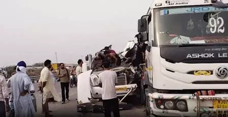 पंजाब: बठिंडा-बीकानेर हाईवे पर ट्रक से टकराई ट्रैवलर, चार अमरनाथ तीर्थयात्रियों की मौके पर मौत पंजाब: बठिंडा-बीकानेर हाईवे पर ट्रक से टकराई ट्रैवलर, चार अमरनाथ तीर्थयात्रियों की मौके पर मौत