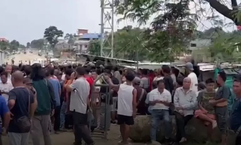 Manipur: NH-2 पर कुकी-ज़ो मार्च पर आंसू गैस, प्रदर्शनकारी तितर-बितर Manipur: NH-2 पर कुकी-ज़ो मार्च पर आंसू गैस, प्रदर्शनकारी तितर-बितर