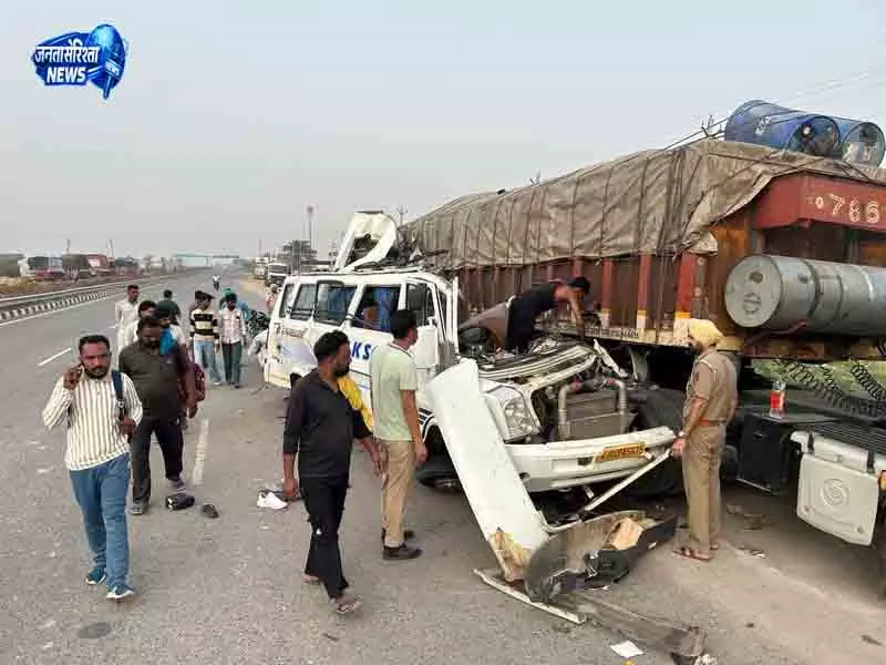 Bathinda-डबवाली हाईवे हादसा, 4 तीर्थयात्रियों की मौत Bathinda-डबवाली हाईवे हादसा, 4 तीर्थयात्रियों की मौत