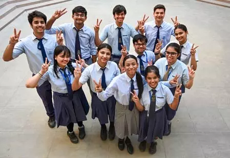 एनसीआर में आज से फिर गुलजार हुए स्कूल, नई ऊर्जा के साथ शुरू हुआ नया शैक्षणिक सत्र एनसीआर में आज से फिर गुलजार हुए स्कूल, नई ऊर्जा के साथ शुरू हुआ नया शैक्षणिक सत्र