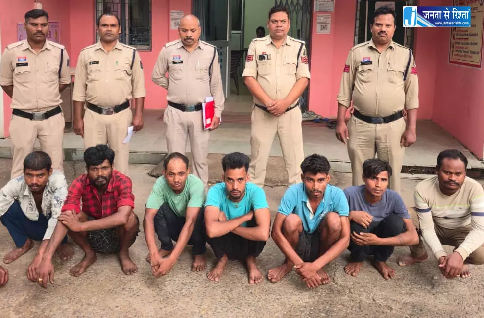 आदतन झगड़ा-मारपीट करने वाले 7 उपद्रवी युवकों को पुलिस ने जेल में डाला आदतन झगड़ा-मारपीट करने वाले 7 उपद्रवी युवकों को पुलिस ने जेल में डाला