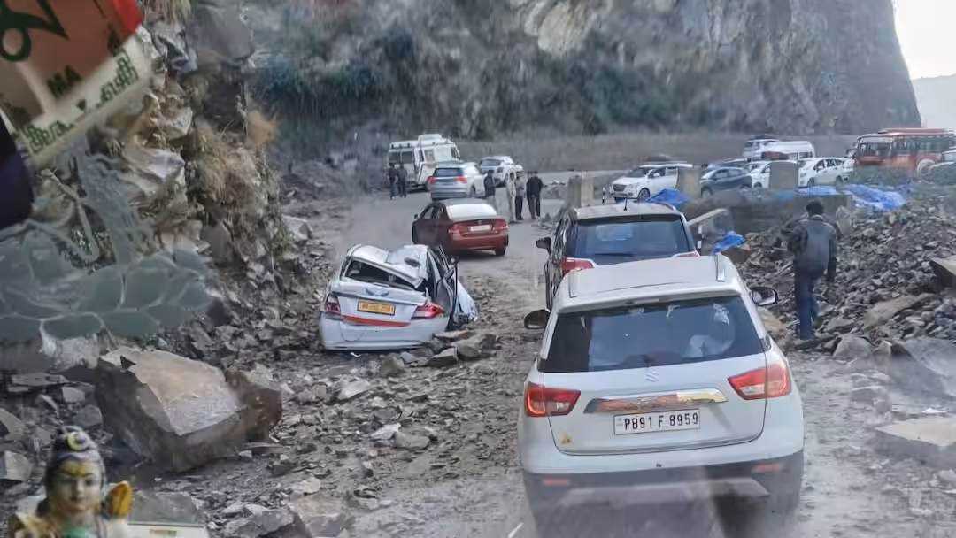 Shimla: मंडी में दर्दनाक हादसा, भूस्खलन से महिला की मौत, पहली मानसूनी मौत दर्ज Shimla: मंडी में दर्दनाक हादसा, भूस्खलन से महिला की मौत, पहली मानसूनी मौत दर्ज