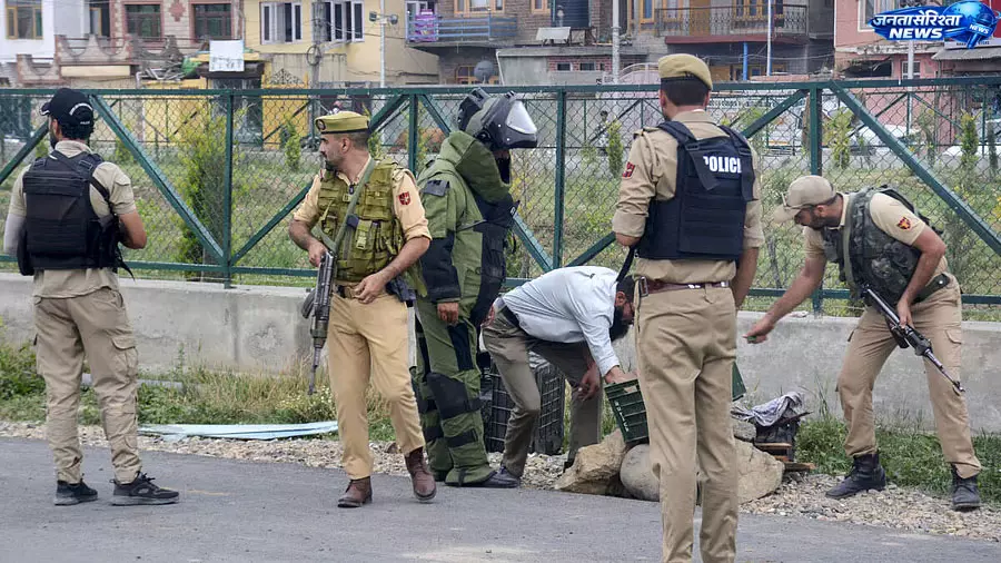 जम्मू-कश्मीर में बड़ी कार्रवाई: पूर्व KCCI अध्यक्ष डॉ. मुबीन अहमद शाह की संपत्ति अटैच जम्मू-कश्मीर में बड़ी कार्रवाई: पूर्व KCCI अध्यक्ष डॉ. मुबीन अहमद शाह की संपत्ति अटैच