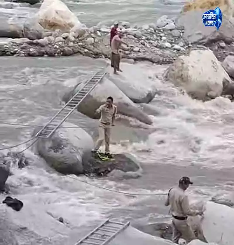 Himachal में नदी हादसा, किशोर लापता Himachal में नदी हादसा, किशोर लापता