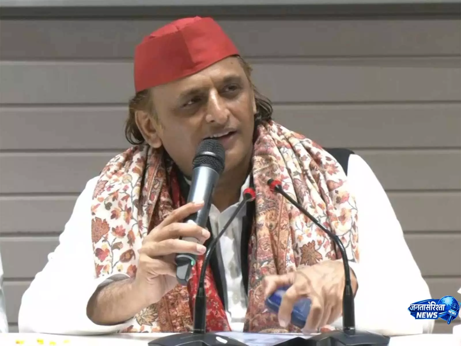 राम मंदिर दान विवाद पर अखिलेश यादव का BJP पर हमला राम मंदिर दान विवाद पर अखिलेश यादव का BJP पर हमला