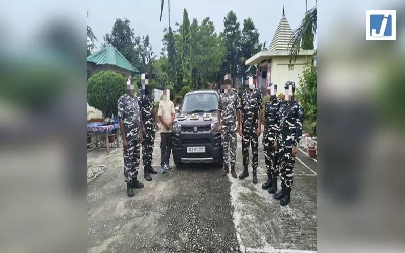 SSB ने भारत-नेपाल सीमा के पास 16 लाख रुपये जब्त किए, दो गिरफ्तार SSB ने भारत-नेपाल सीमा के पास 16 लाख रुपये जब्त किए, दो गिरफ्तार