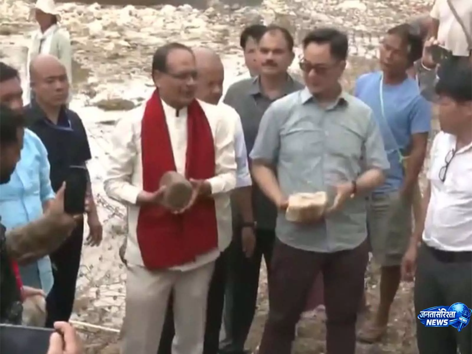 Arunachal के बाढ़ प्रभावित ईस्ट सियांग का दौरा, केंद्र से मदद का भरोसा Arunachal के बाढ़ प्रभावित ईस्ट सियांग का दौरा, केंद्र से मदद का भरोसा