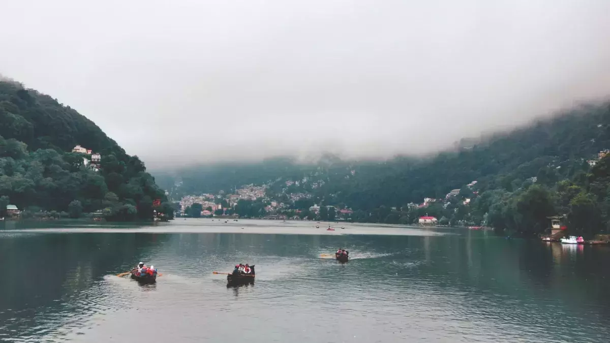 Nainital: नैनीताल में झमाझम बारिश से खिल उठा मौसम Nainital: नैनीताल में झमाझम बारिश से खिल उठा मौसम