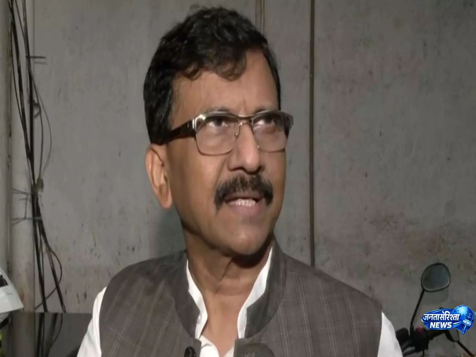 सियासी बयानबाजी तेज, Sanjay Raut ने सचिन अहीर पर साधा निशाना सियासी बयानबाजी तेज, Sanjay Raut ने सचिन अहीर पर साधा निशाना