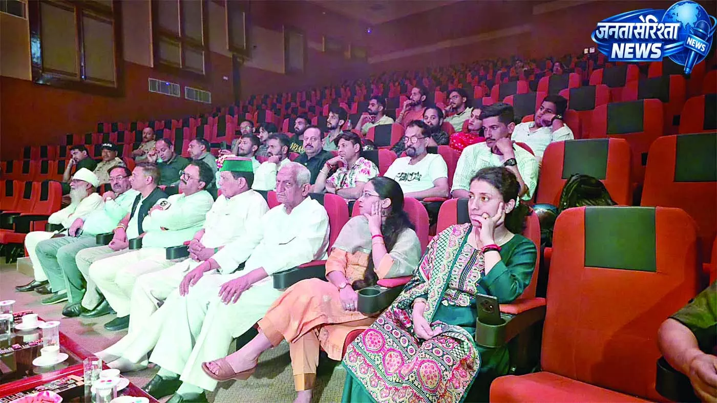 मां शूलिनी मेले में थिएटर फेस्टिवल ने जमाया रंग मां शूलिनी मेले में थिएटर फेस्टिवल ने जमाया रंग