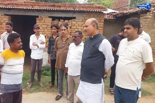 सिक्का गांव की मौतों पर सियासत गरम सिक्का गांव की मौतों पर सियासत गरम