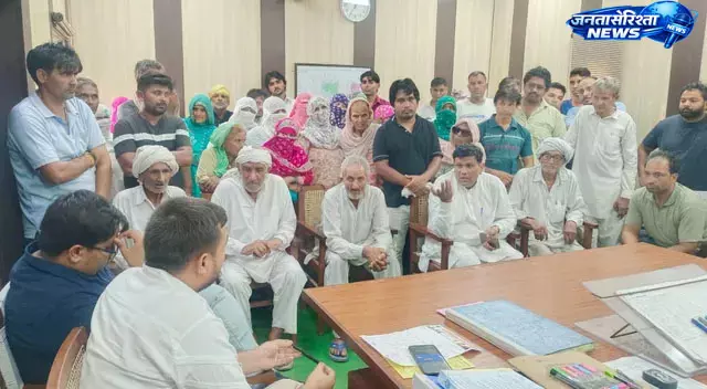 मुंडलाना गांव में अघोषित बिजली कटौती से नाराज ग्रामीण, बिजली निगम कार्यालय पहुंचे मुंडलाना गांव में अघोषित बिजली कटौती से नाराज ग्रामीण, बिजली निगम कार्यालय पहुंचे