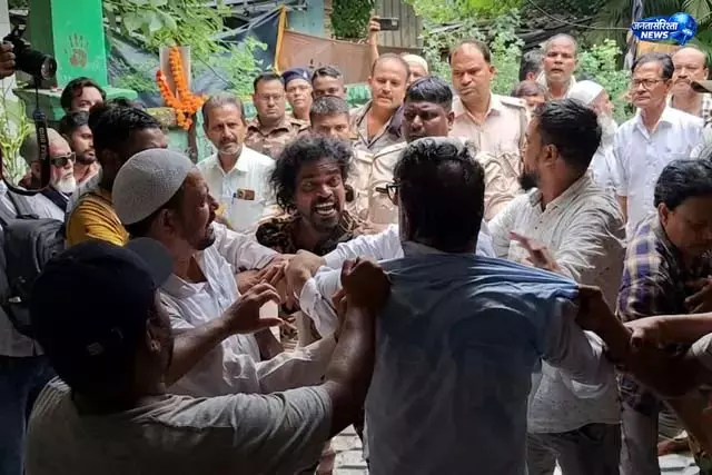 धनबाद में कमेटी विवाद से बिगड़ा माहौल धनबाद में कमेटी विवाद से बिगड़ा माहौल