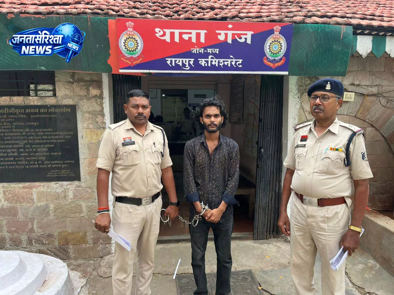 अंतर्राज्यीय गांजा तस्कर गिरफ्तार, 10.710 किलो मादक पदार्थ बरामद अंतर्राज्यीय गांजा तस्कर गिरफ्तार, 10.710 किलो मादक पदार्थ बरामद