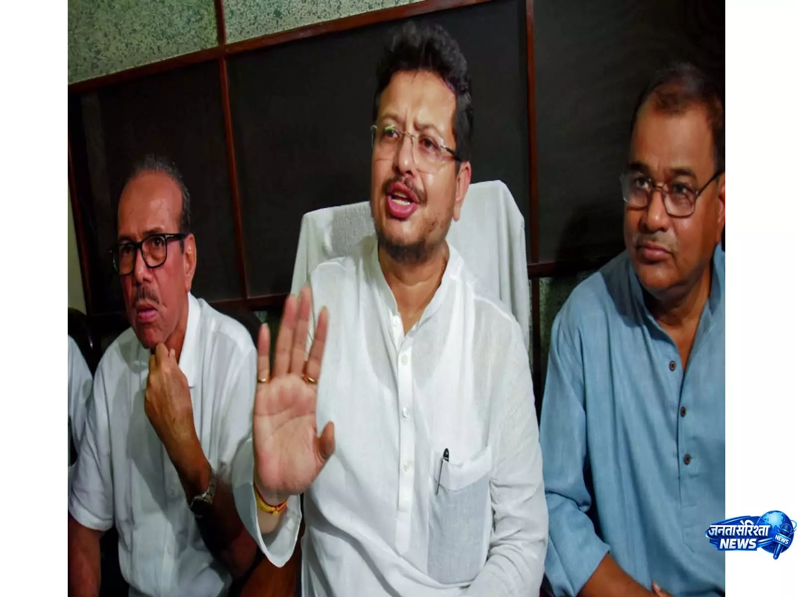 प्रतीक विवाद के बीच Bengal विपक्ष का 10 सदस्यीय प्रतिनिधिमंडल करेगा चुनाव आयोग से मुलाकात प्रतीक विवाद के बीच Bengal विपक्ष का 10 सदस्यीय प्रतिनिधिमंडल करेगा चुनाव आयोग से मुलाकात