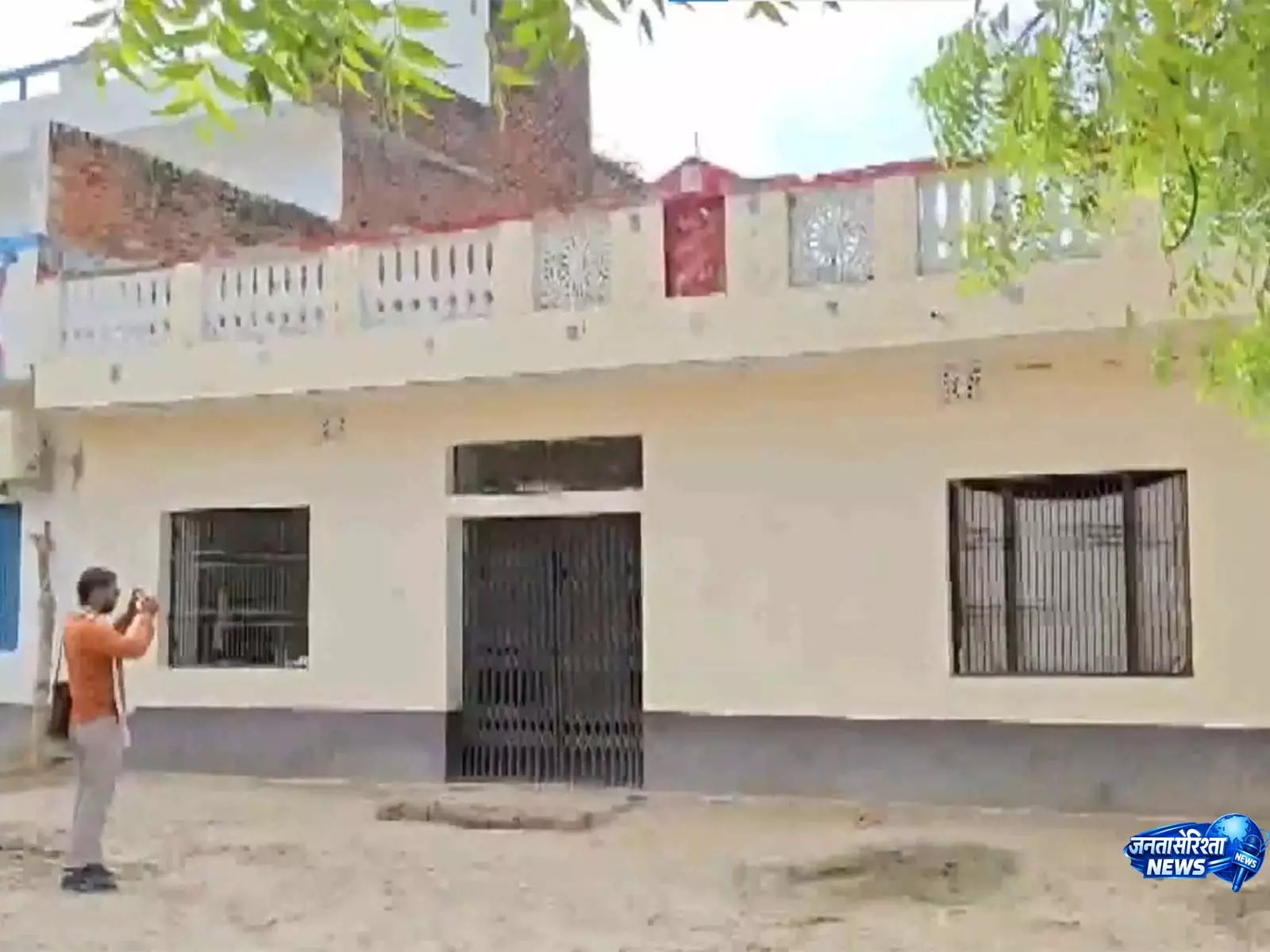 राम मंदिर दान घोटाला: Ayodhya पुलिस ने आरोपियों के घरों पर छापेमारी राम मंदिर दान घोटाला: Ayodhya पुलिस ने आरोपियों के घरों पर छापेमारी