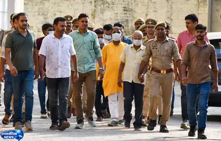Police की सख्त कार्रवाई, राम मंदिर दान घोटाले में 7 आरोपी दबोचे गएगए Police की सख्त कार्रवाई, राम मंदिर दान घोटाले में 7 आरोपी दबोचे गएगए