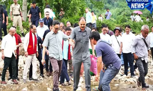 पूर्वी सियांग में बाढ़ का कहर, केंद्रीय मंत्रियों और CM खांडू ने लिया नुकसान का जायजा पूर्वी सियांग में बाढ़ का कहर, केंद्रीय मंत्रियों और CM खांडू ने लिया नुकसान का जायजा
