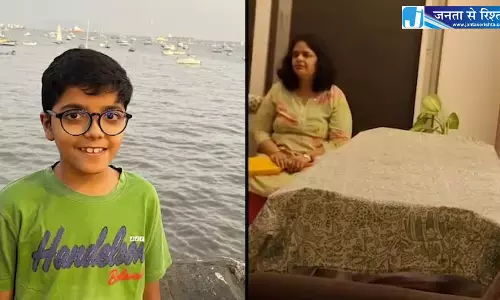 बेटे को खोने वाली मां ने गेंद देकर किया अंतिम संस्कार, भावुक हुए लोग बेटे को खोने वाली मां ने गेंद देकर किया अंतिम संस्कार, भावुक हुए लोग