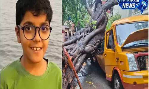 Mumbai: पेड़ गिरने से स्कूली बच्चे की मौत, क्रिकेट गेंद के साथ दी गई अंतिम विदाई Mumbai: पेड़ गिरने से स्कूली बच्चे की मौत, क्रिकेट गेंद के साथ दी गई अंतिम विदाई