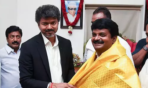 AIADMK को बड़ा झटका, तीन पूर्व मंत्री थावेका में शामिल AIADMK को बड़ा झटका, तीन पूर्व मंत्री थावेका में शामिल