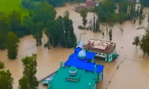 Anantnag: गुरिदरामन इलाके में बारिश के बाद बाढ़ जैसे हालात Anantnag: गुरिदरामन इलाके में बारिश के बाद बाढ़ जैसे हालात