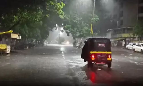 मुंबई में पिछले 24 घंटे में भारी बारिश, मुलुंड, सांताक्रूज और पवई सबसे ज्यादा प्रभावित मुंबई में पिछले 24 घंटे में भारी बारिश, मुलुंड, सांताक्रूज और पवई सबसे ज्यादा प्रभावित