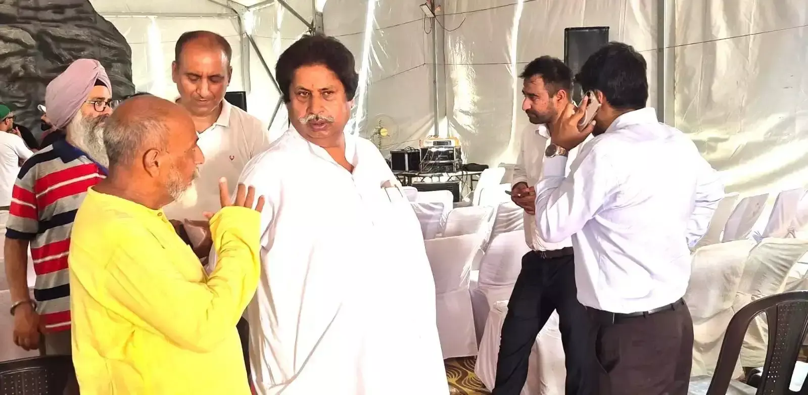 Jammu: भगवती नगर आधार शिविर में श्रद्धालुओं का अभिनंदन, अमरनाथ यात्रा को लेकर कांग्रेस नेता की पहल Jammu: भगवती नगर आधार शिविर में श्रद्धालुओं का अभिनंदन, अमरनाथ यात्रा को लेकर कांग्रेस नेता की पहल