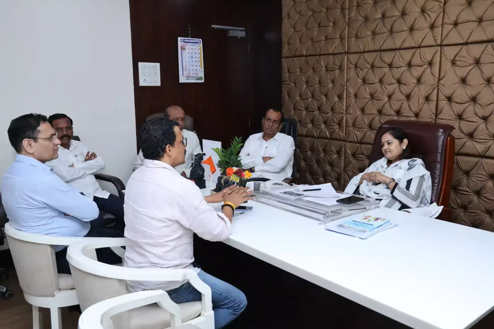 Mumbai: नागरिकों की सुरक्षा के लिए मेयर का बड़ा निर्देश Mumbai: नागरिकों की सुरक्षा के लिए मेयर का बड़ा निर्देश