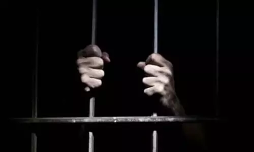 दिल्ली पुलिस ने स्नैचिंग और लूट के मामलों में वांछित अपराधी को मुठभेड़ के बाद किया गिरफ्तार दिल्ली पुलिस ने स्नैचिंग और लूट के मामलों में वांछित अपराधी को मुठभेड़ के बाद किया गिरफ्तार