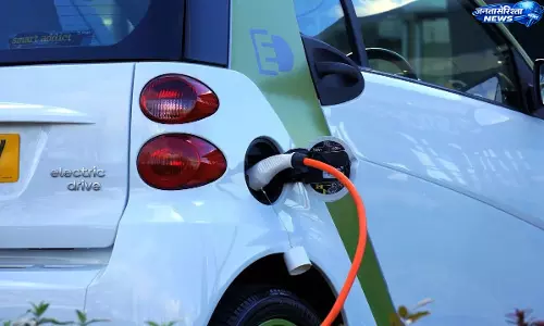 वेस्ट एशिया संकट के बीच EV की ओर बढ़ता भारत, 2030 तक 1 लाख करोड़ की बचत की संभावना